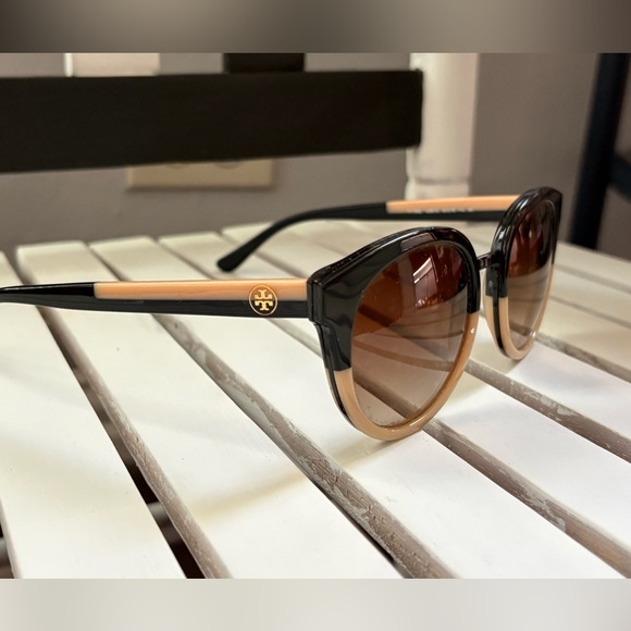 Tory Burch Black and Tan Sunglasses - Picture 1 of 12